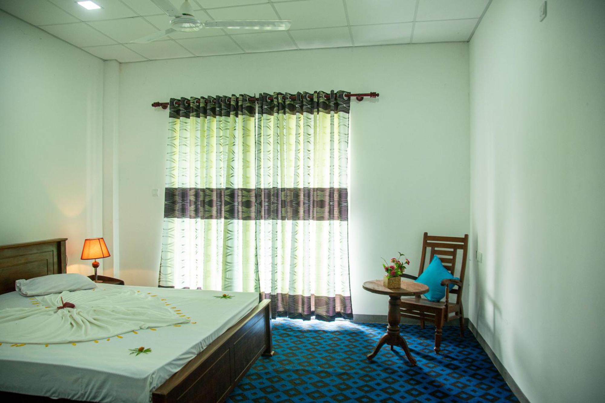 Hotel Sapid Luck Yala Safari Tissamaharama Phòng bức ảnh